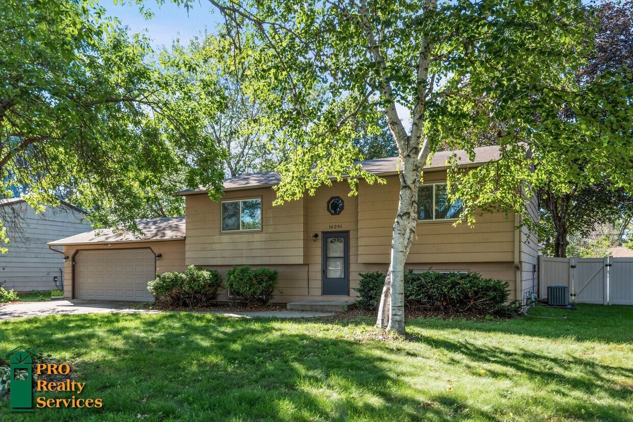 Primary Photo - 3 Bedroom Home In Rosemount