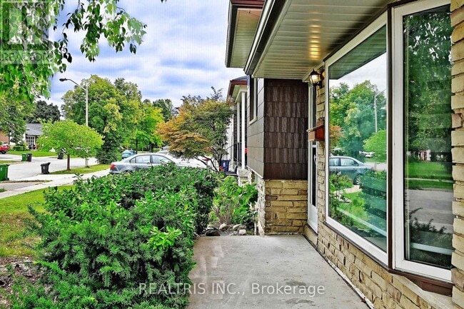 Building Photo - 36 Tealham Dr