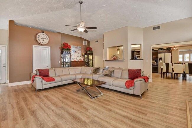 Foto del edificio - 434 S Beach St