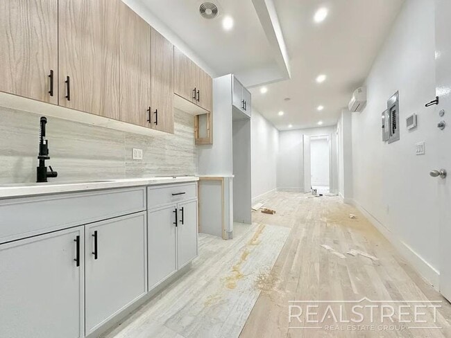 Building Photo - Brand new 3 bed 3 bath in the heart of Bushwick!