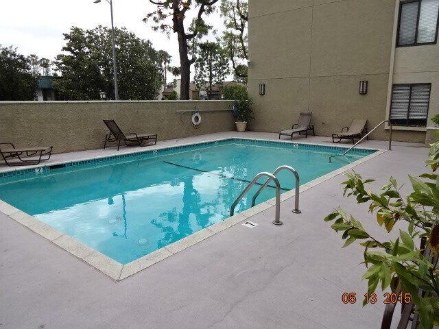 Foto del edificio - 5009 Woodman Ave