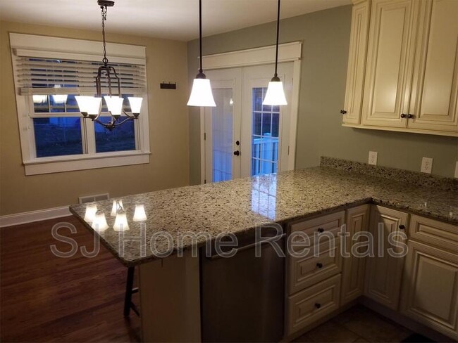 Building Photo - 227 Delview Ln