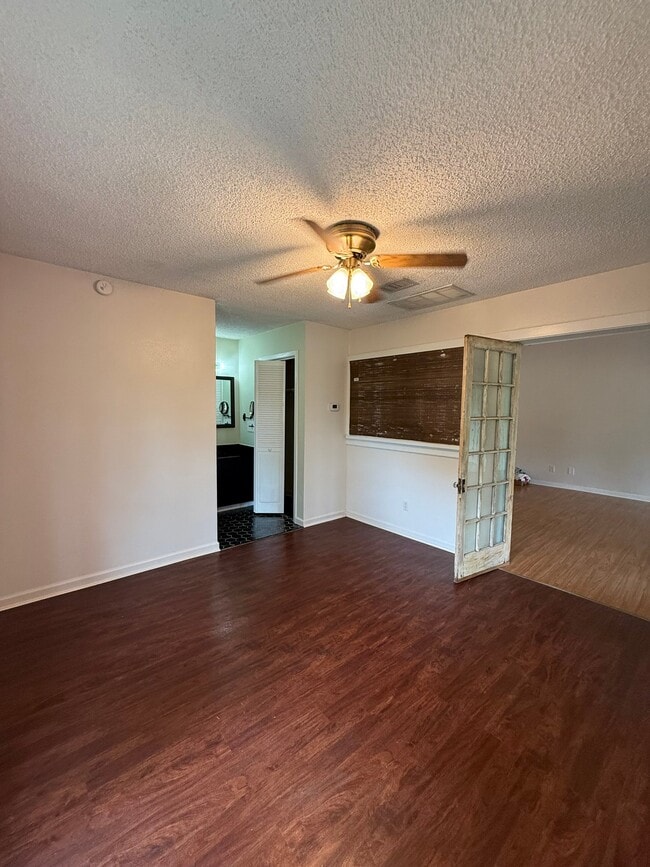 Building Photo - 20 Wildwood Cir