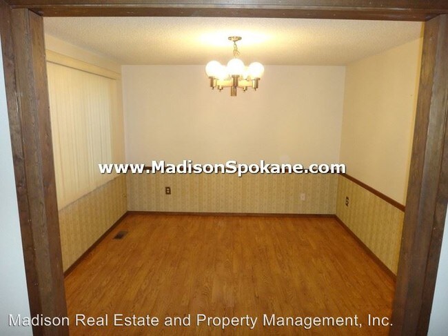Building Photo - 3 br, 3 bath House - 15814 N. Pineview Circle