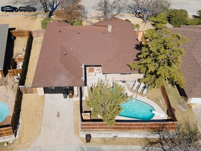 Building Photo - 2212 Parkhaven Dr