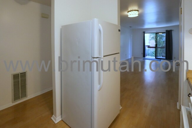 Building Photo - 425 S 1000 E