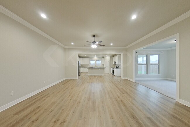 Building Photo - 3212 Rosehill Dr