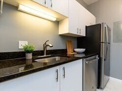 Building Photo - 218 Thorndike Pl