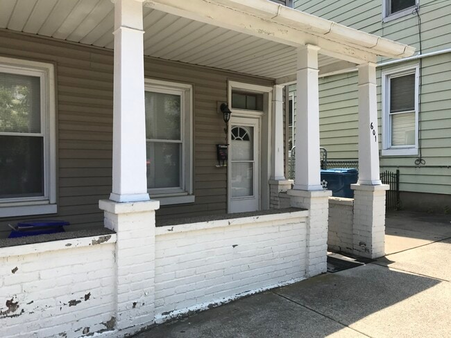 Building Photo - 601 Pawnee St