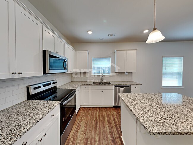 Building Photo - 33 Camp Cir