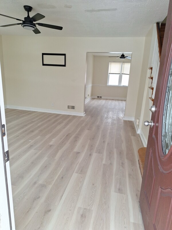 Foto del edificio - 719 W 38th St