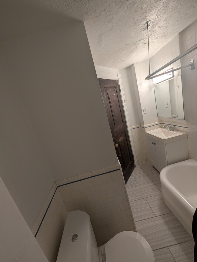 Building Photo - 83 Westland Ave