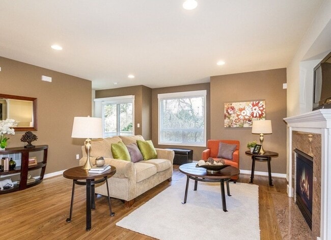 Building Photo - 3 BED 2.5 BATH SINGLE FAMILY FOR RENT