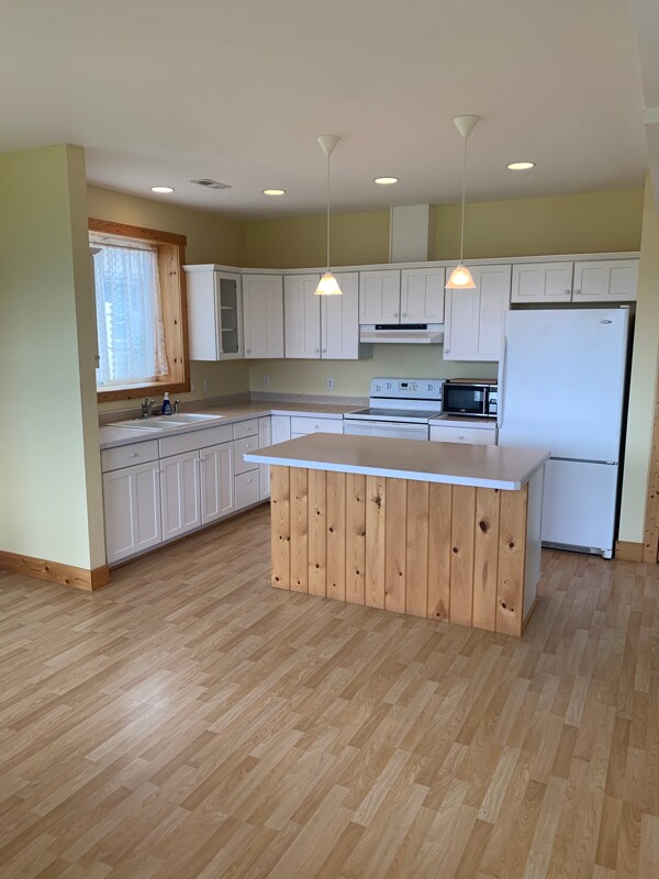 74 Plaza Dr, Lakeside, MT 59922 Room for Rent in Lakeside, MT