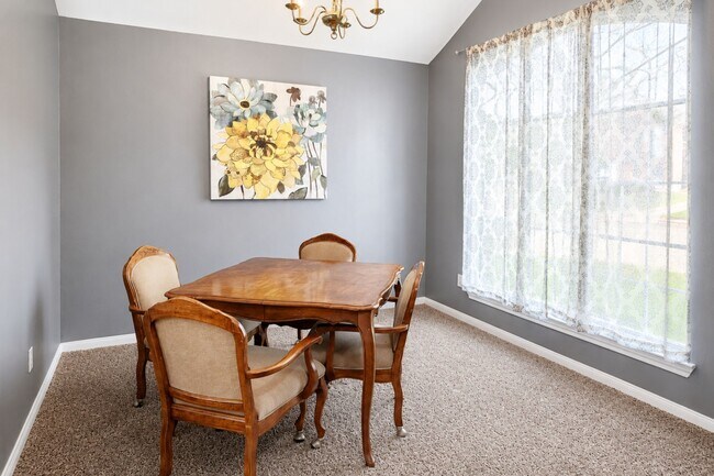 Foto del edificio - 2403 Orchard Run Way