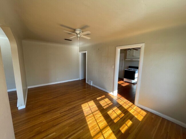 Foto del edificio - 326-328 Flower Street