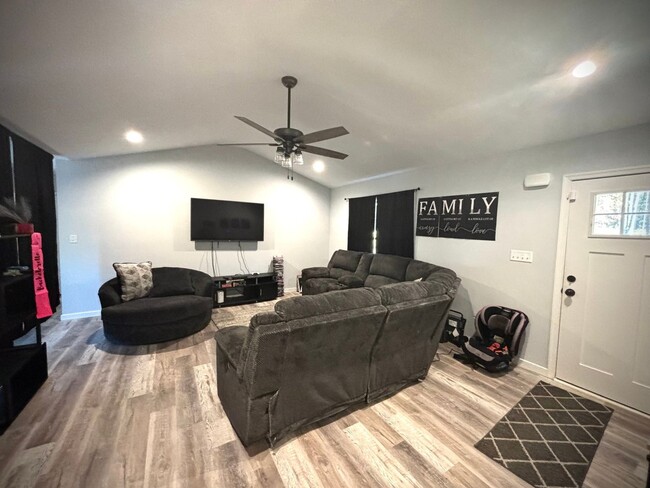 Building Photo - 3 Bedroom Single Family Home in Mc Kenney
