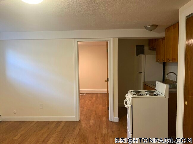 Foto del edificio - 168 N Beacon St