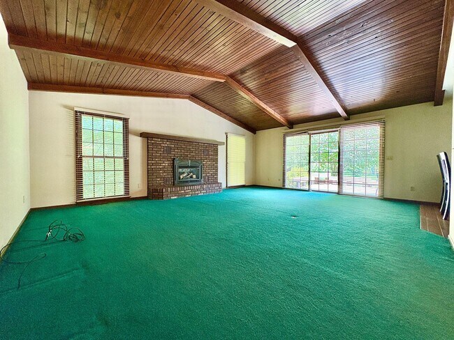 Building Photo - 21485 Wallen Dr
