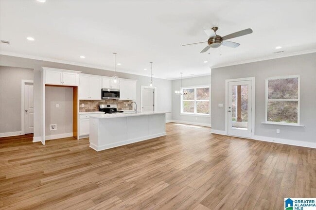 Building Photo - 725 Fallview Ct