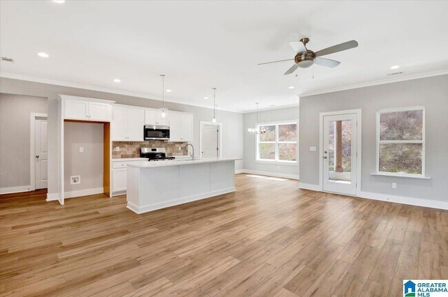 Foto del edificio - 725 Fallview Ct