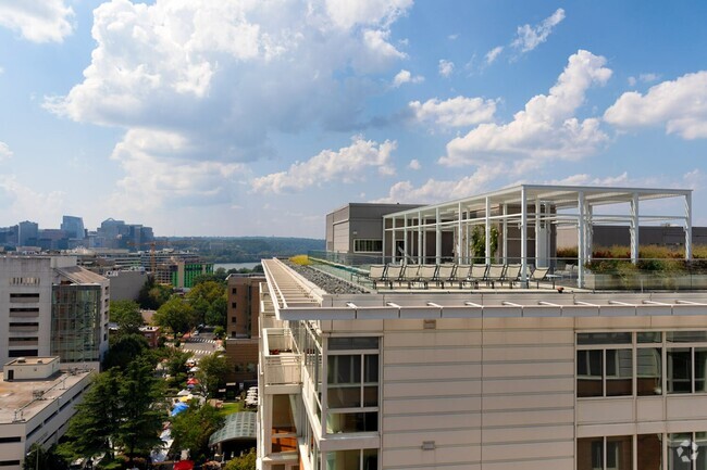 Building Photo - Residences on the Avenue