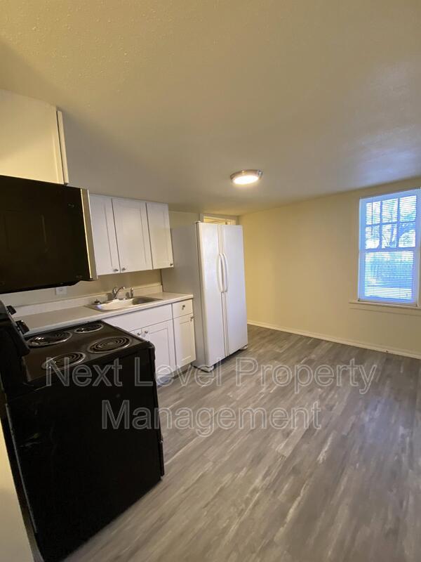 Building Photo - 211 4th Ave W
