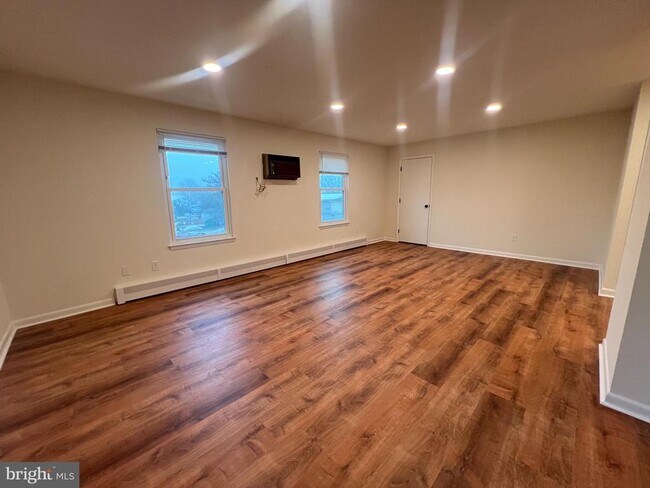 Building Photo - 312 Walnut Ct Way