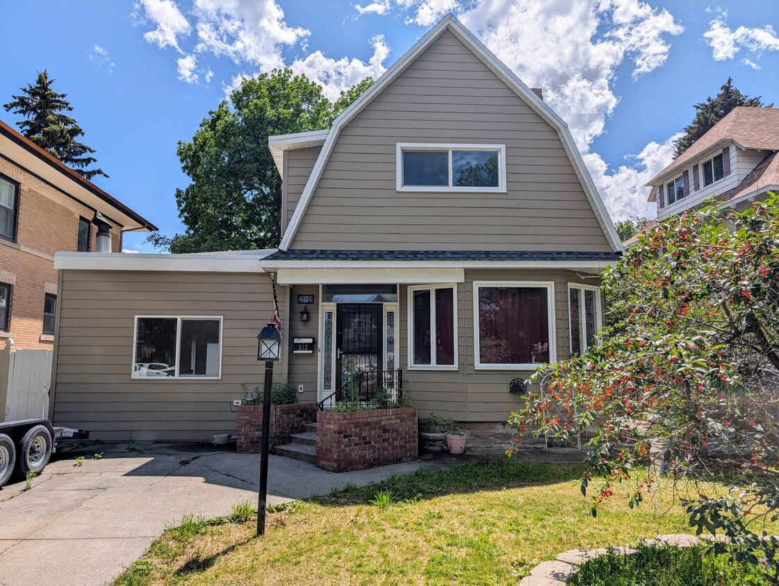 Primary Photo - Beautiful Home 4bd 3bath