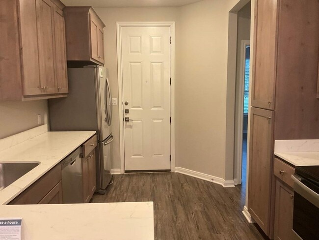 Building Photo - 179 Holly St