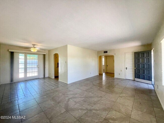 Foto del edificio - 1227 E 10th St