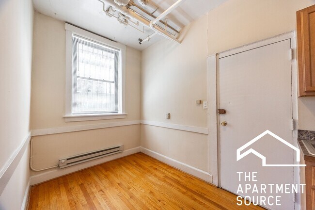 Photo - 947 W Cornelia Ave (Chicago, IL) Apartment