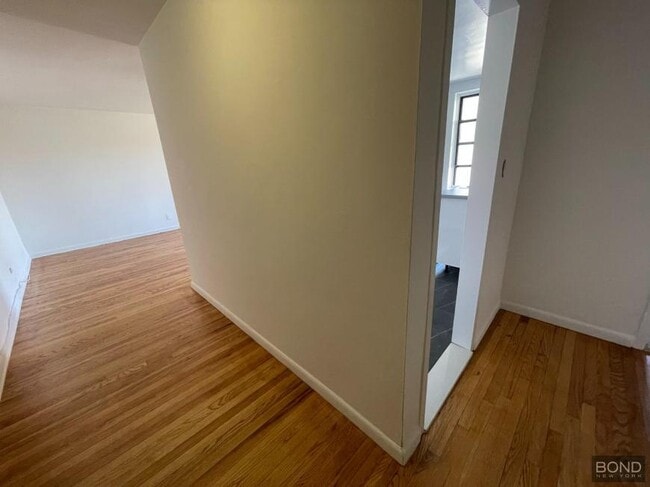Foto del edificio - 1 bedroom in Queens NY 11106