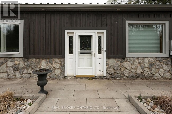 Building Photo - 4589 Watson Rd S
