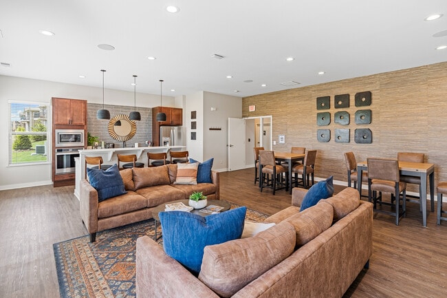 High Bluff Clubhouse - High Bluff Townhomes