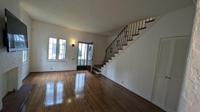 Foto del edificio - 81 N Catalina Ave