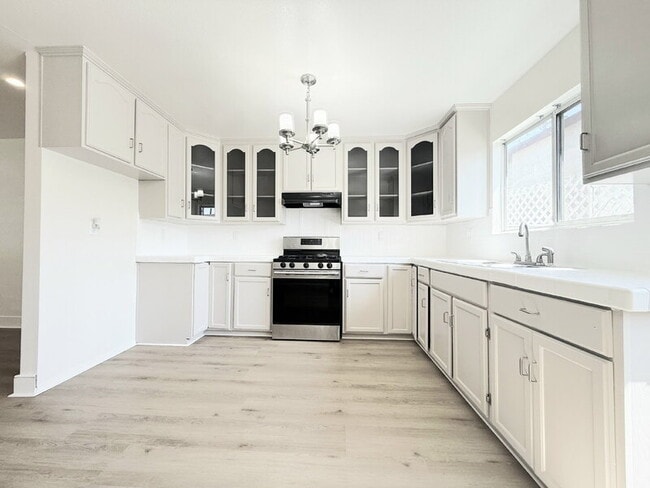 Building Photo - 3173 Fairmount St