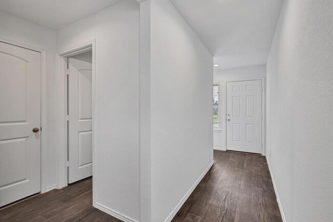 Building Photo - 2439 Moraine Vly Dr