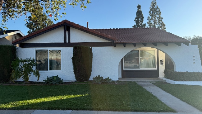 Building Photo - 632 E La Veta Ave