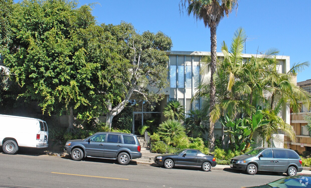 Building Photo - 3410 Club Dr