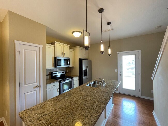 Foto del edificio - 12763 Livengood Ln