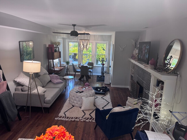 Building Photo - 4741 N Maplewood Ave