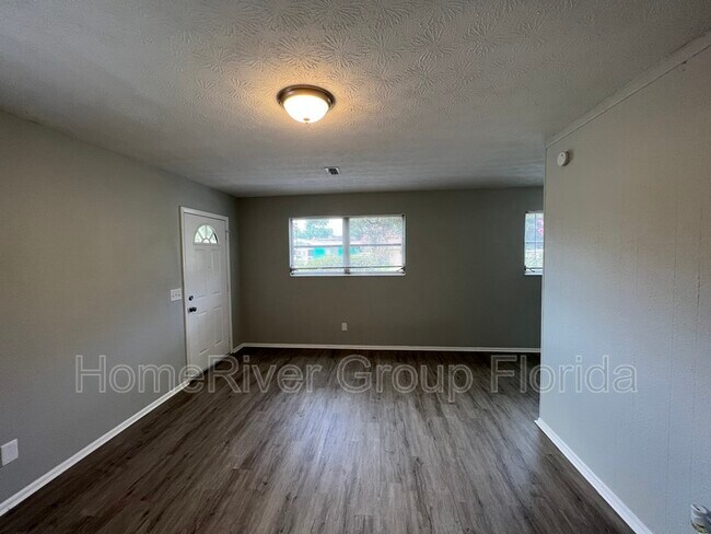 Building Photo - 6824 Rojo Ct