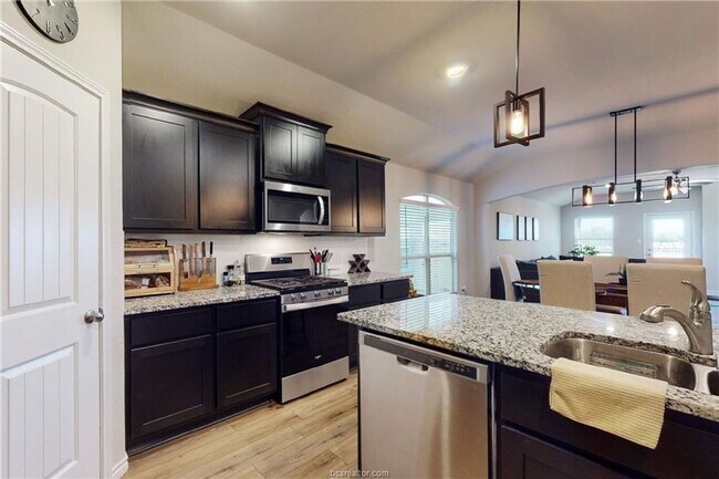 Foto del edificio - 6214 Darlington Ave