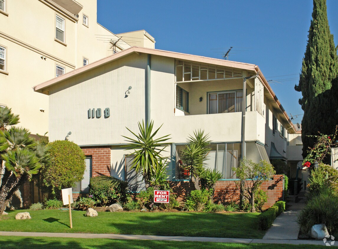 Primary Photo - 1108 S Clark Dr