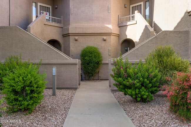 Building Photo - 15151 N Frank Lloyd Wright Blvd