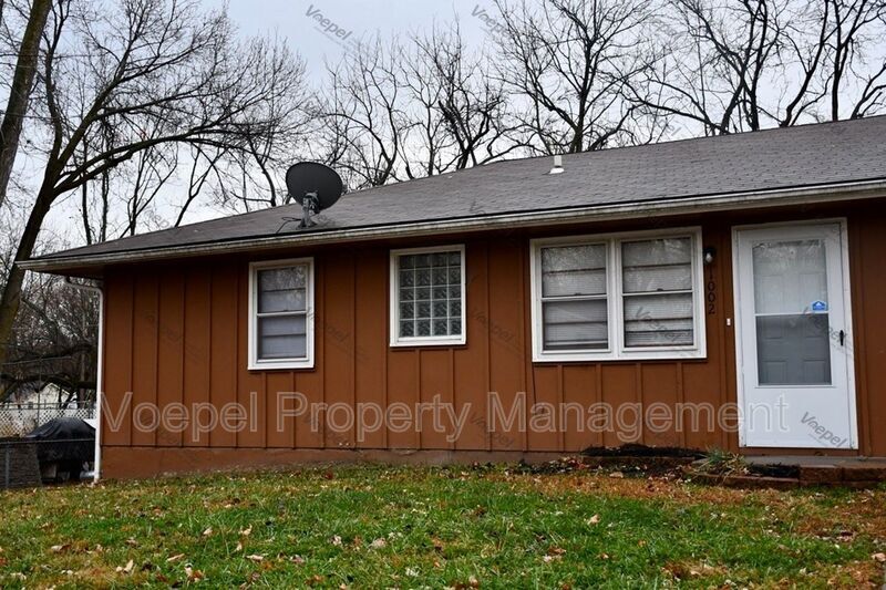 1002 SW Chicago Ave, Blue Springs, MO 64015 House Rental in Blue