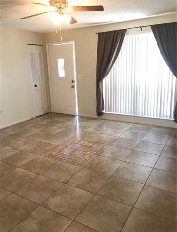 Foto del edificio - 7441 Carmel Ave