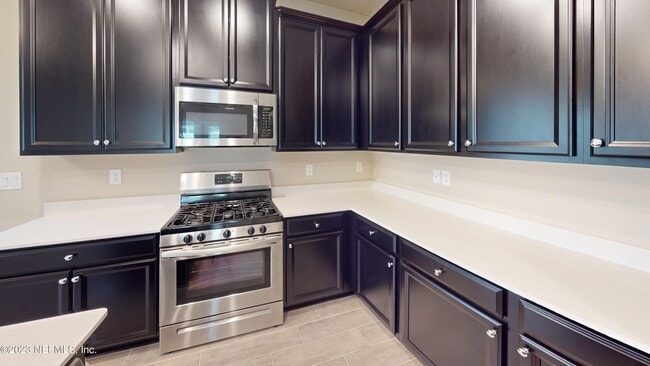 Building Photo - 3965 Cloverdale Ct