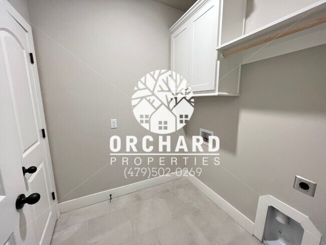 Building Photo - Single-Family Home- Beautiful 4 Bed Westmi...